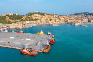 Ancona, İtalya 'ya bakan San Ciriaco Katedrali.
