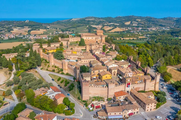 İtalyan kasabası Gradara 'nın hava manzarası.