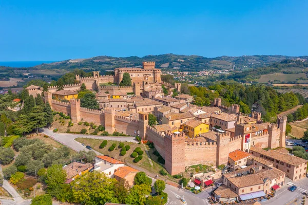 İtalyan kasabası Gradara 'nın hava manzarası.