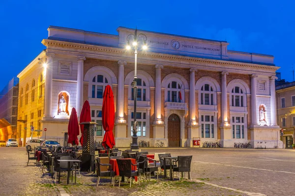 Zonsopgang Uitzicht Piazza Del Popolo Met Postkantoor Paleis Pesaro Italië — Stockfoto