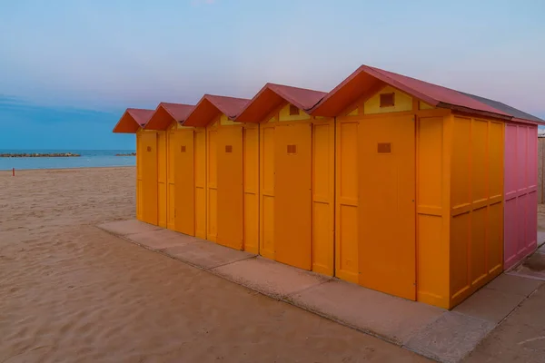 Красочные Раздевалки Пляже Пезаро Италия — стоковое фото