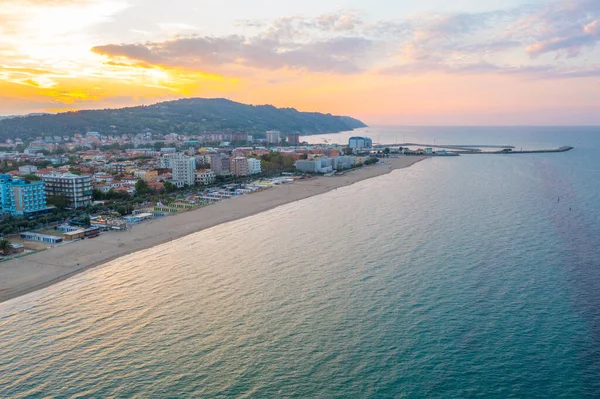 Zonsondergang Uitzicht Het Strand Italiaanse Stad Pesaro — Stockfoto