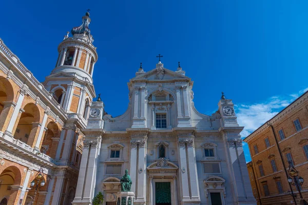 İtalya 'daki Kutsal Loreto Evi' nin mabedi..