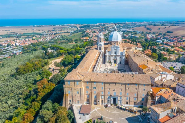 İtalya 'daki Loreto Kutsal Evi' nin havadan görünüşü..