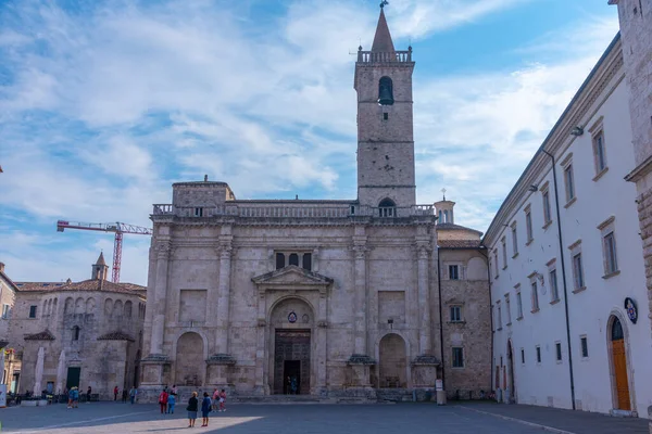 İtalyan şehri Ascoli Piceno 'daki katedral..