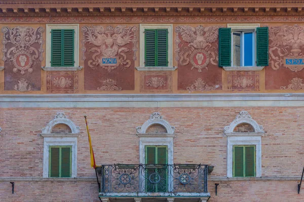 Piazza Del Popolo Történelmi Házának Homlokzata Ascoli Picenóban Olaszországban — Stock Fotó