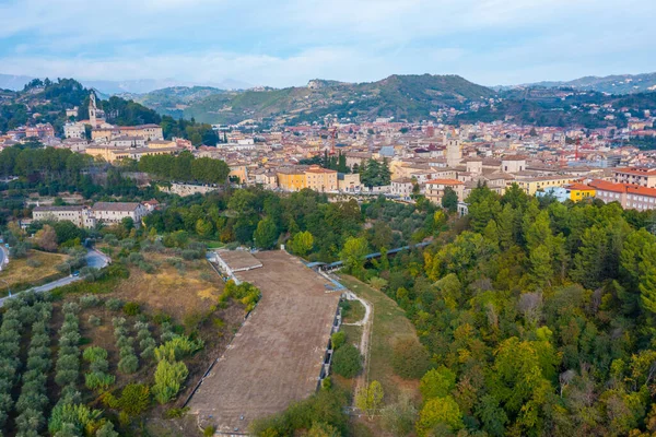 İtalyan şehri Ascoli Piceno 'nun hava manzarası.