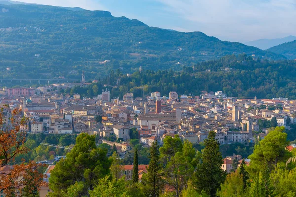 İtalyan şehri Ascoli Piceno 'nun hava manzarası.