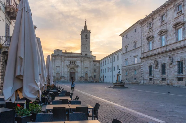 Soluppgång Utsikt Över Katedralen Den Italienska Staden Ascoli Piceno — Stockfoto