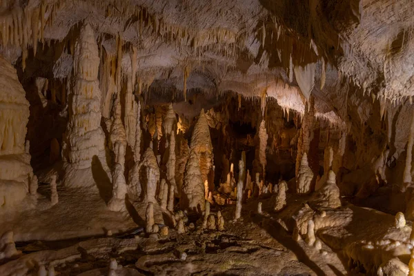 İtalya 'daki Grotte di Frasassi mağaraları.