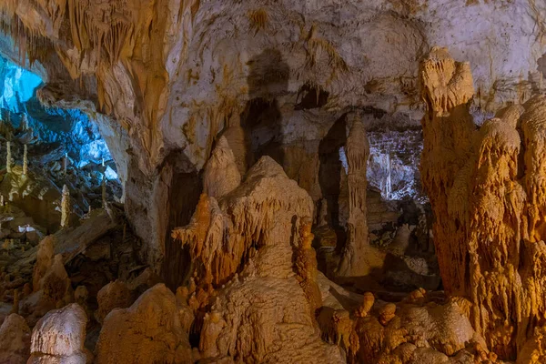 İtalya 'daki Grotte di Frasassi mağaraları.