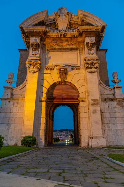 意大利安科纳市Porta Pia的日落 — 图库照片