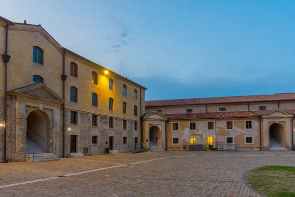 İtalya 'nın Ancona kentindeki Mole Vanvitelliana kalesinin günbatımı manzarası.