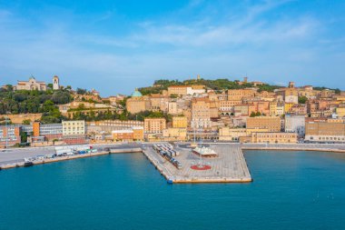 Ancona, İtalya 'ya bakan San Ciriaco Katedrali.