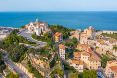 İtalyan kenti Ancona 'daki San Ciriaco Katedrali.
