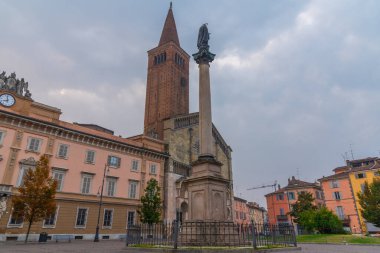 Piacenza, İtalya 'da Santa Maria Assunta ve Santa Giustina Katedrali.