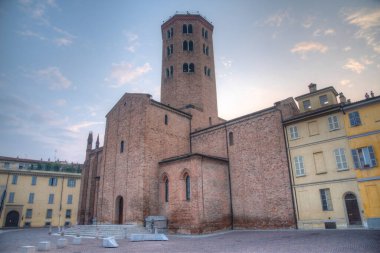 İtalyan Piacenza 'da Aziz Antoninus Bazilikası.