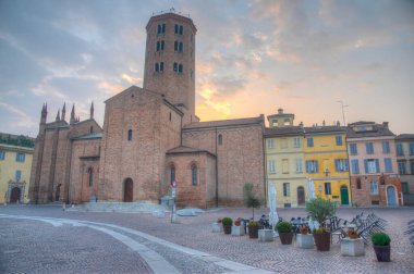 İtalyan Piacenza 'da Aziz Antoninus Bazilikası.