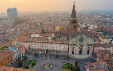 Piacenza, İtalya 'da Santa Maria Assunta ve Santa Giustina Katedrali.