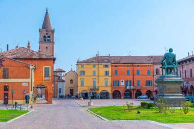 İtalyan kenti Busseto 'da Giuseppe Verdi Meydanı.