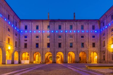 İtalya, Parma 'daki Palazzo della Pilotta' da gün doğumu.