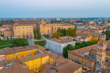 İtalya, Parma 'daki Palazzo della Pilotta' da gün doğumu.