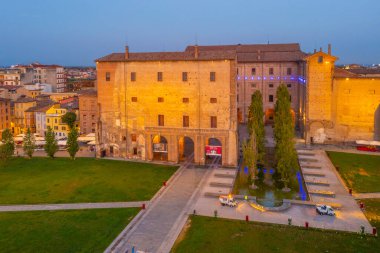 İtalya, Parma 'daki Palazzo della Pilotta' da gün doğumu.