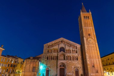 İtalya 'daki Parma Katedrali' nin gün doğumu manzarası.