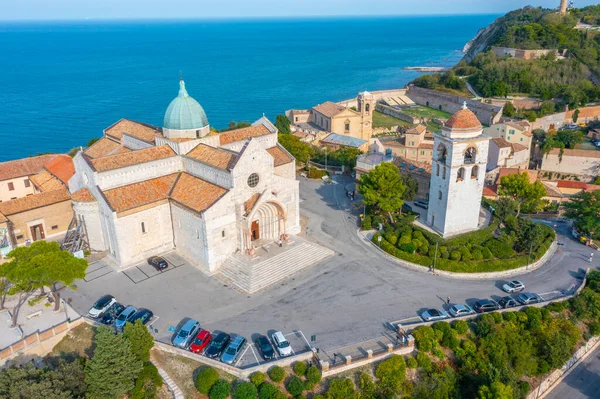 İtalyan kenti Ancona 'daki San Ciriaco Katedrali.