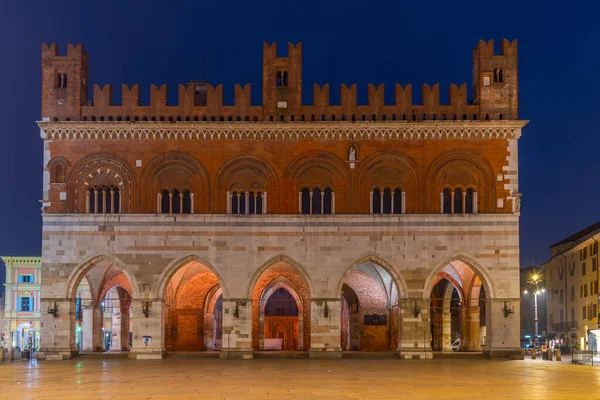 Nattutsikt Över Palazzo Gotico Centrum Italienska Staden Piacenza — Stockfoto