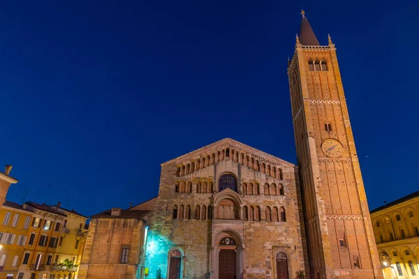 İtalya 'daki Parma Katedrali' nin gün doğumu manzarası.