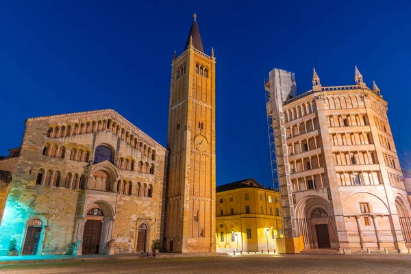 İtalya 'daki Parma Katedrali' nin gün doğumu manzarası.