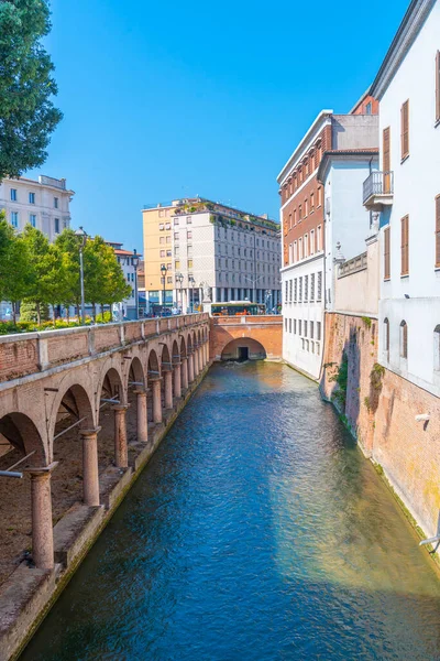 İtalyan kasabası Mantua 'daki eski balık pazarı.
