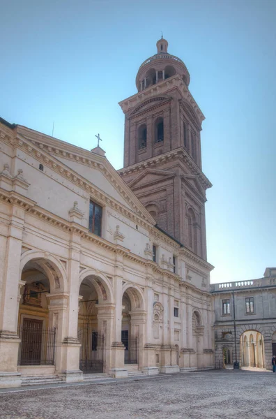 İtalya, Mantua 'daki Bazilika palatina di Santa Barbara.