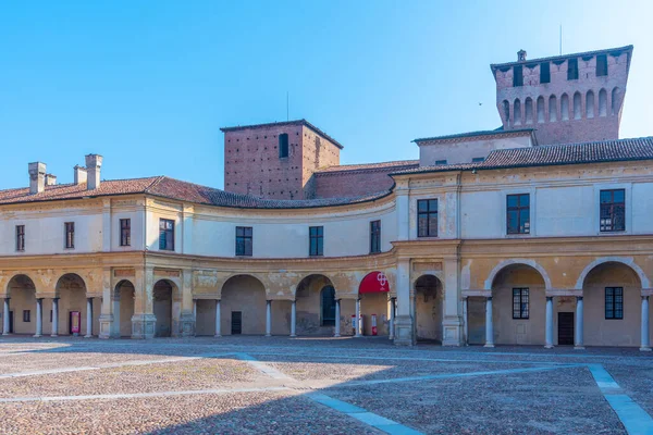 İtalya 'nın Mantua şehrinde Aziz George Kalesi.