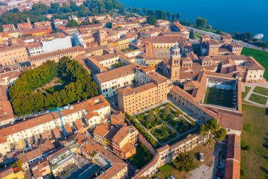 İtalya 'nın Mantua şehrinde Aziz George Kalesi.