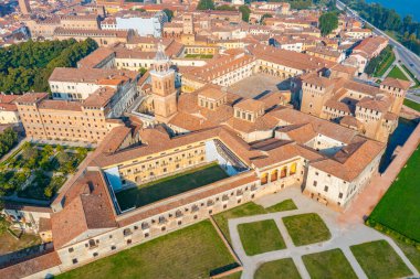 İtalya 'nın Mantua şehrinde Aziz George Kalesi.