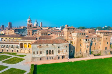 İtalya 'nın Mantua şehrinde Aziz George Kalesi.