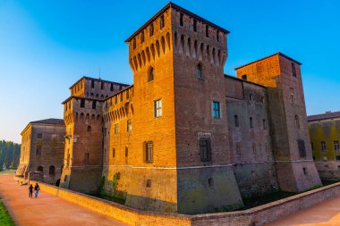 İtalya 'nın Mantua şehrinde Aziz George Kalesi.