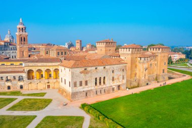 İtalya 'nın Mantua şehrinde Aziz George Kalesi.