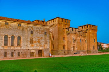 İtalya 'nın Mantua şehrinde Aziz George Kalesi.