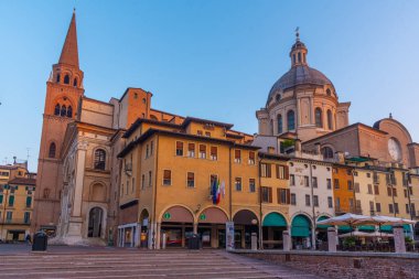 Mantua şehri Basilica di Sant 'Andrea tarafından gözden kaçırıldı..