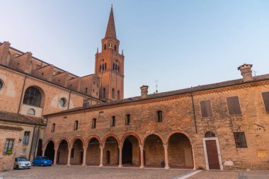 İtalya, Mantua 'daki Basilica di Sant' Andrea.