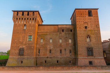 İtalya 'nın Mantua şehrinde Aziz George Kalesi.