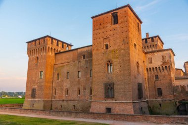 İtalya 'nın Mantua şehrinde Aziz George Kalesi.