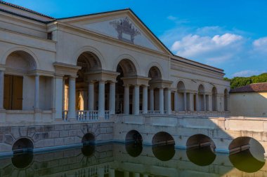 İtalyan kasabası Mantua 'daki Palazzo Te' nin iç avlusunda..
