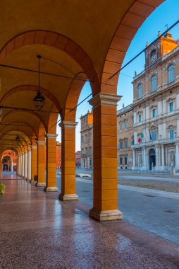 Palazzo Ducale İtalyan kenti Modena 'daki bir atari salonundan izlendi..