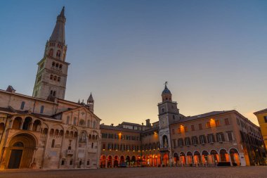 İtalyan kenti Modena 'daki Palazzo Comunale' in gündoğumu manzarası.