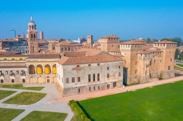İtalya 'nın Mantua şehrinde Aziz George Kalesi.