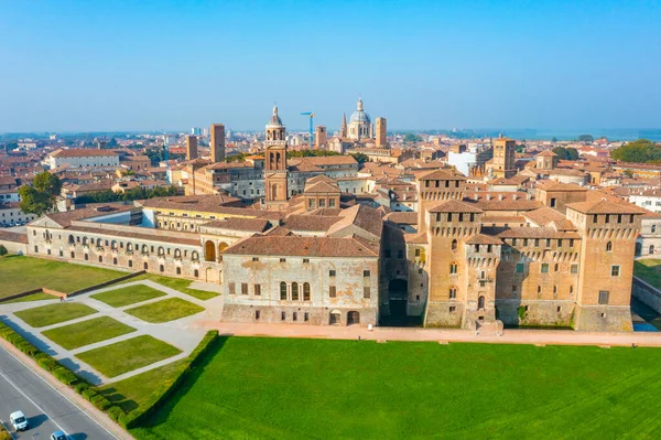 İtalyan kasabası Mantua 'nın havadan görünüşü.